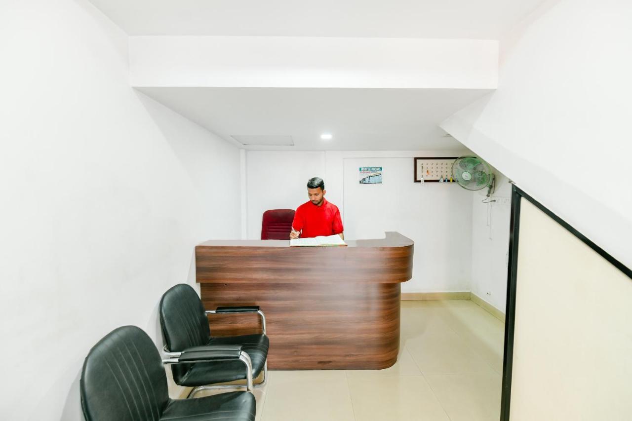 Spot On 39480 Vattekad Tourist Home Kochi Exterior photo