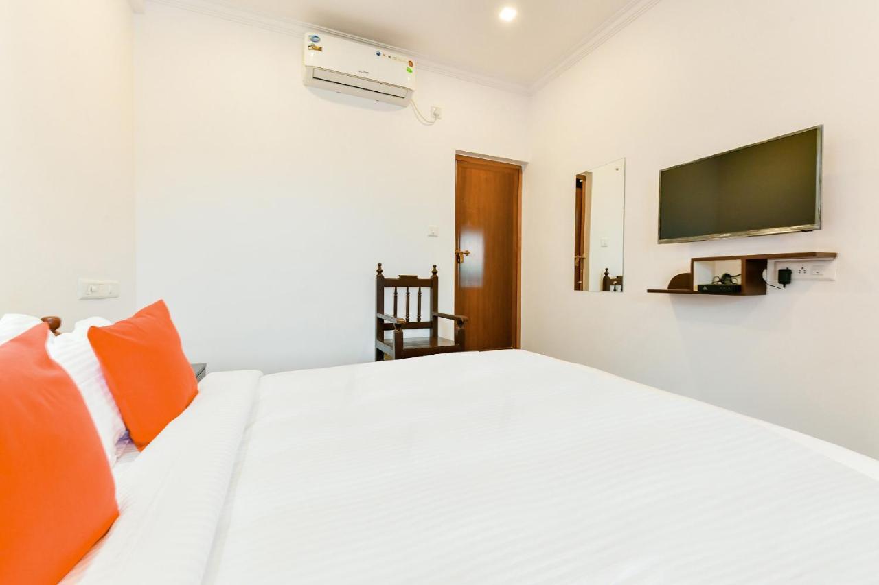 Spot On 39480 Vattekad Tourist Home Kochi Exterior photo